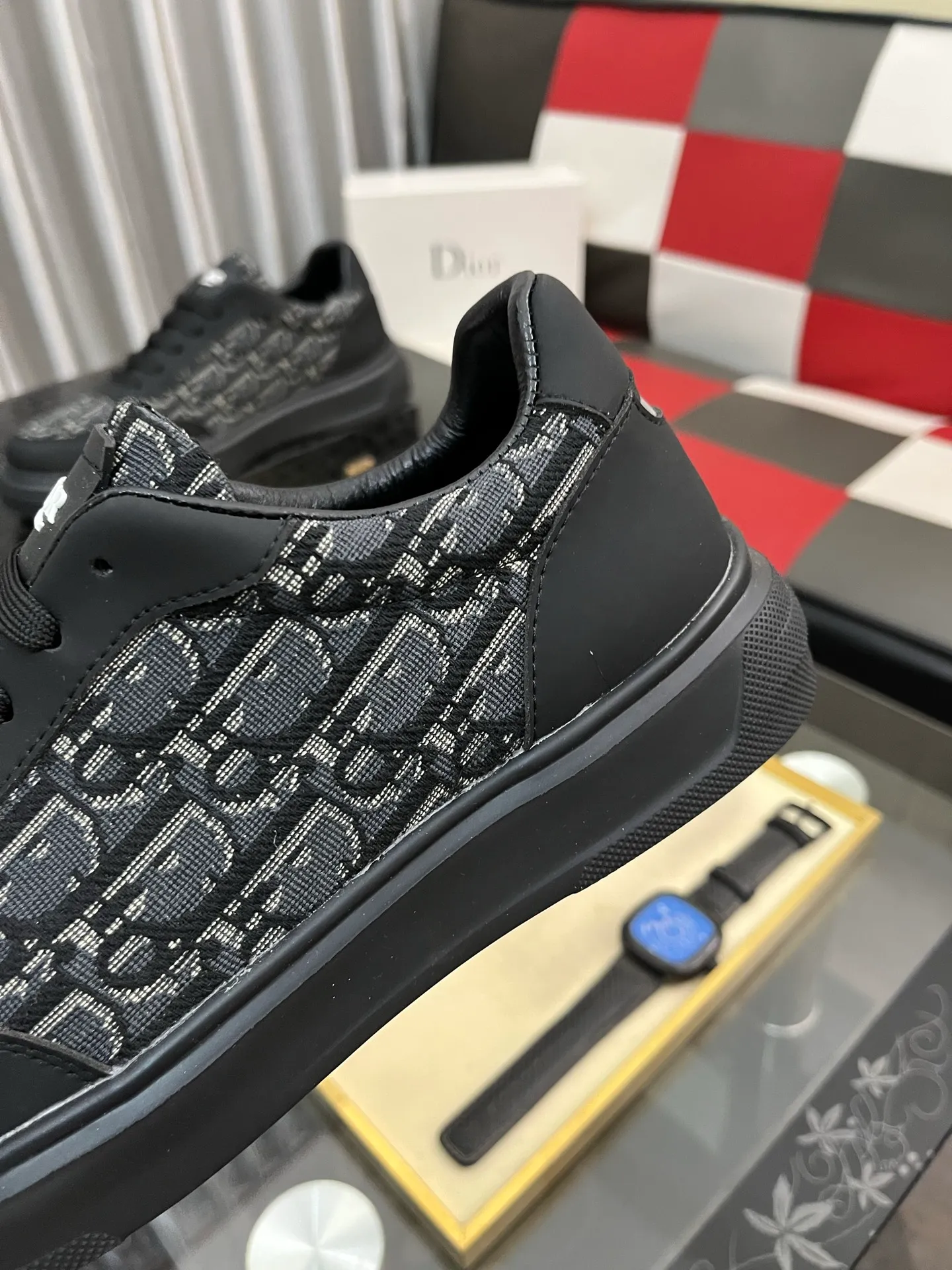 Men's shoes 💰400⌚️⌚️【Dior*DIAO】original quality.~ Unique modern style sneakers. 🏃A must-have casual shoe for trendy men😍😍 Original brand imported from Italy, imported original leather, sheep lining (refuses to discolor and grind feet) Sole: Original sole provided by the original factory, French lazy style design ⚠️Fit to the feet Original quality code number: 38-443️⃣Colors available